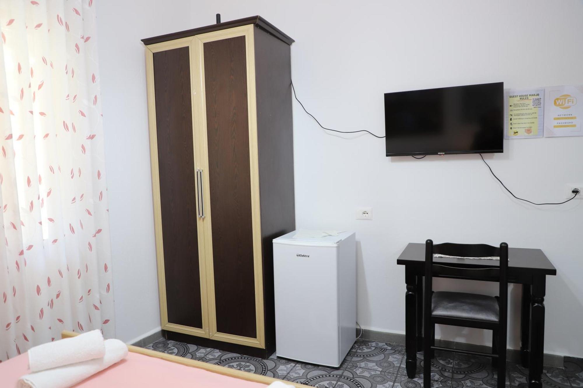 Guest House Marjo 培拉特 外观 照片